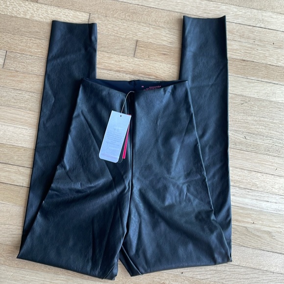 NWT Commando Faux Leather Leggings. Size XL - Picture 2 of 5